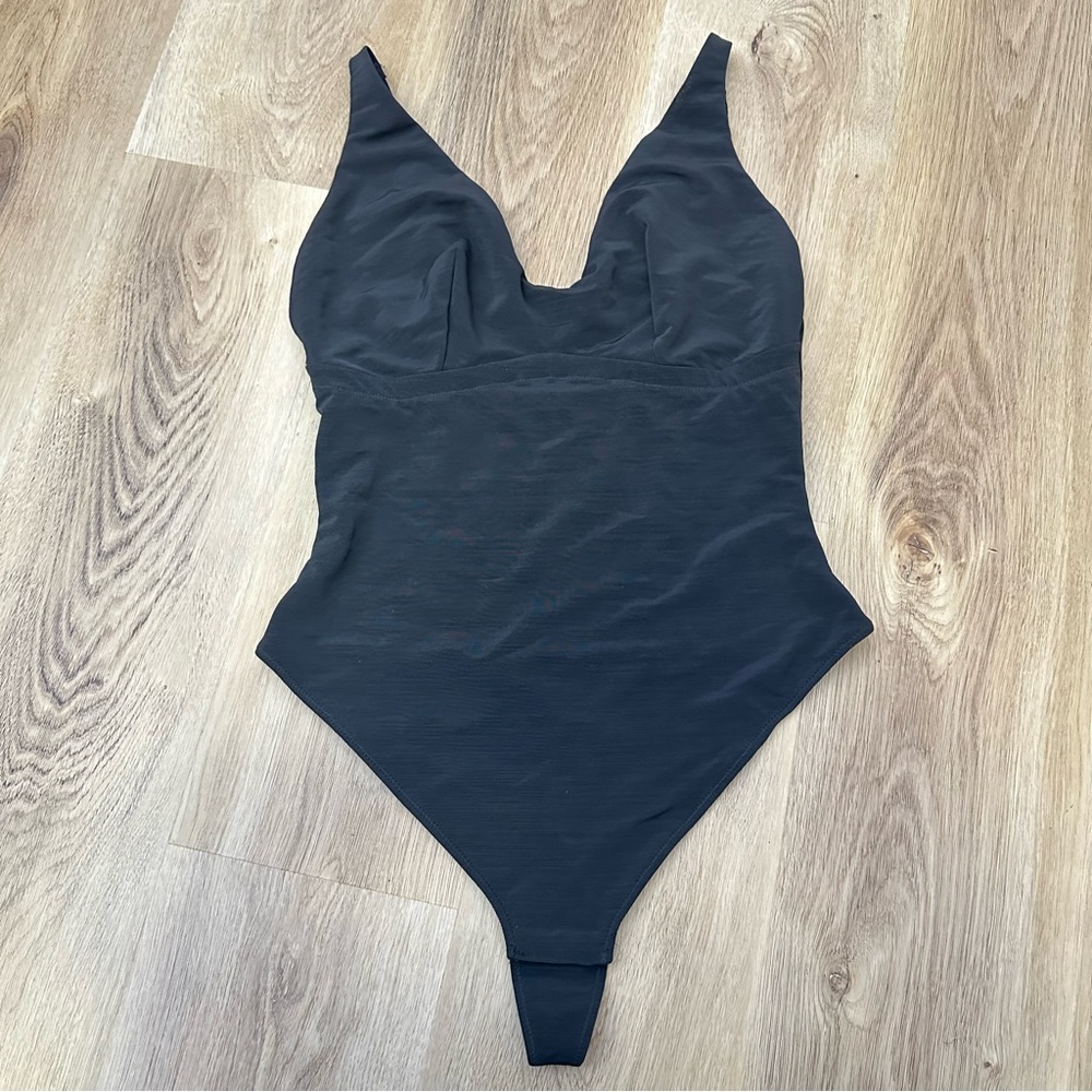 NWT SHAPELLX Black Shapewear Thong Bodysuit with Plunging V-Neckline size L
